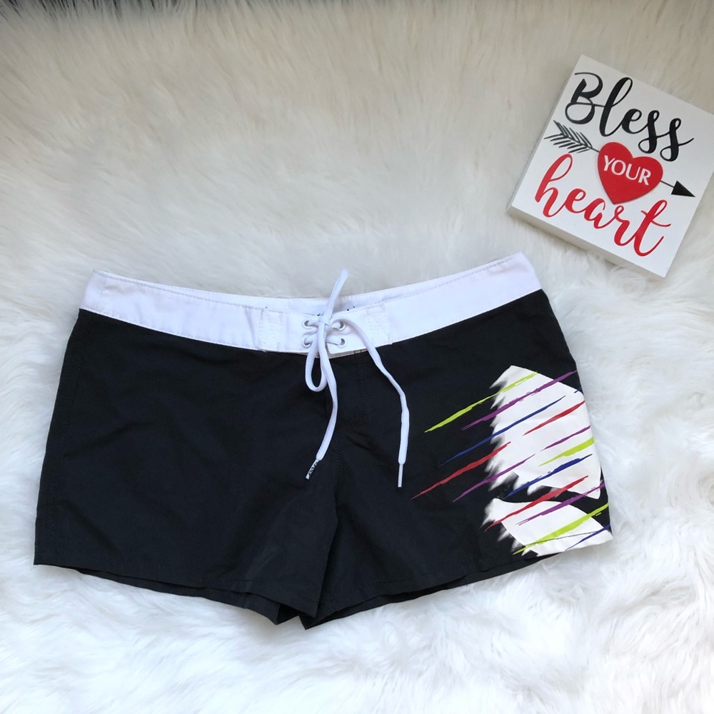 🌟Reef Black And White Board Shorts Size 5/27